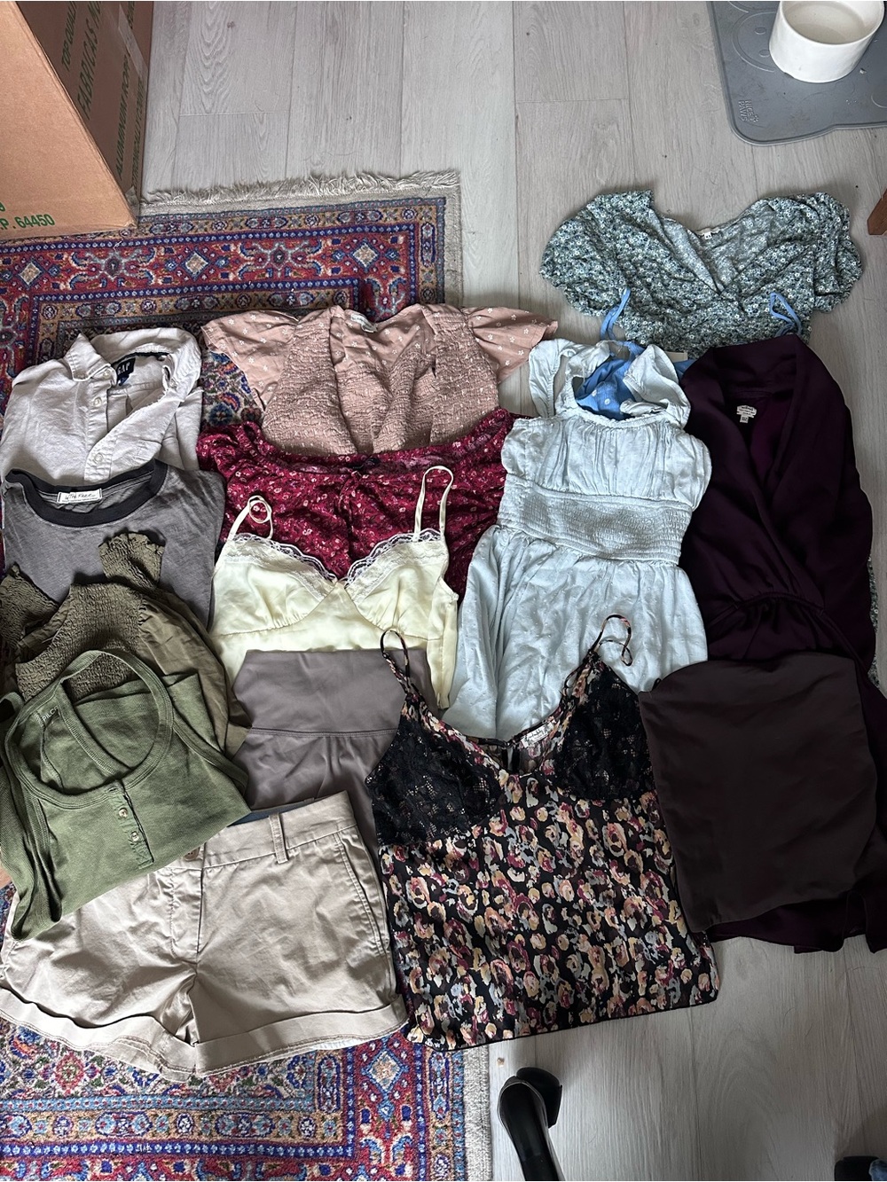 BRAND NAMED CLOTHING LOT - XS-M